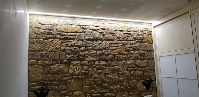 Egamar luz en pared de roca